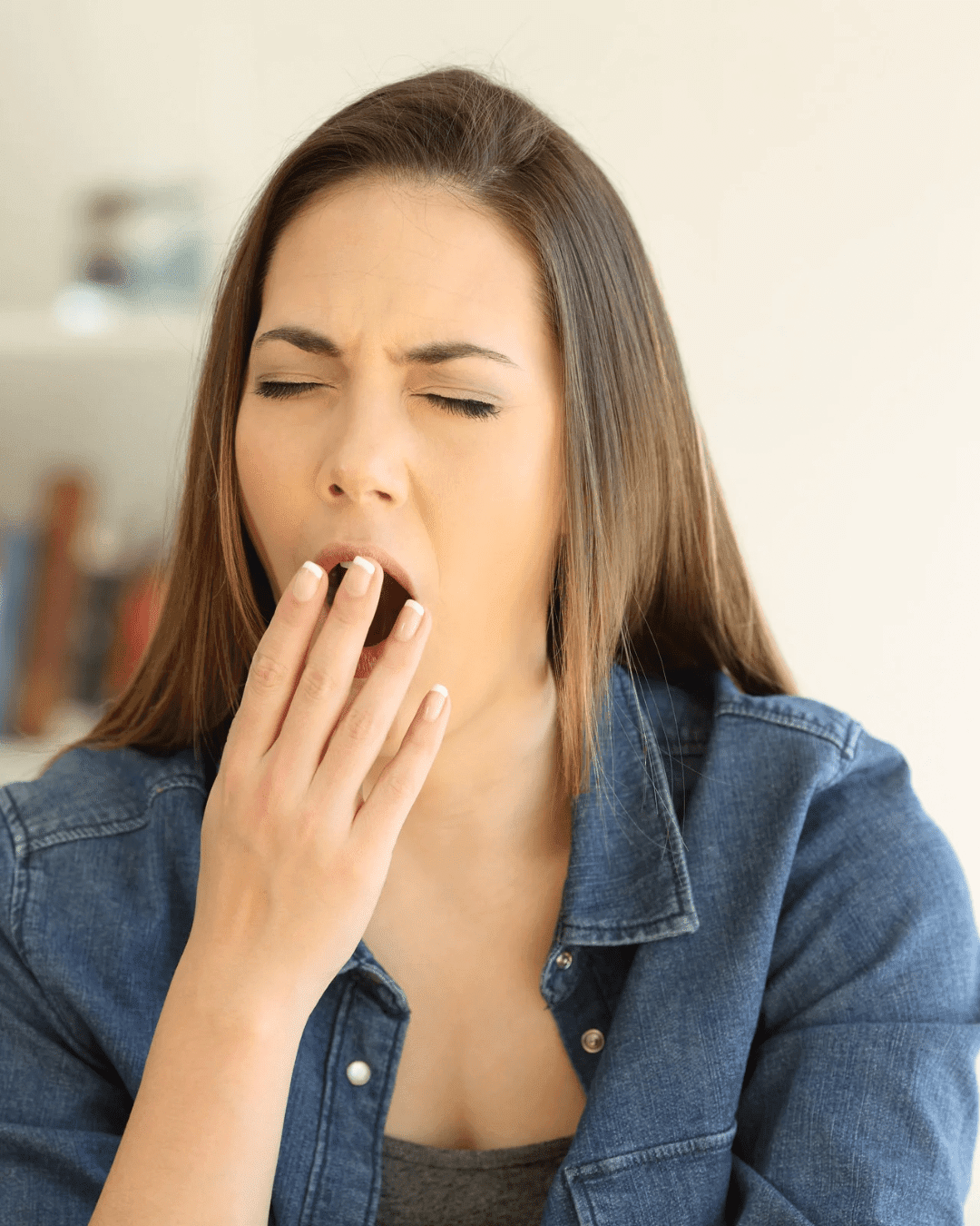 Droge mond bij het wakker worden: oorzaken en wat je eraan kunt doen - HRSTL+