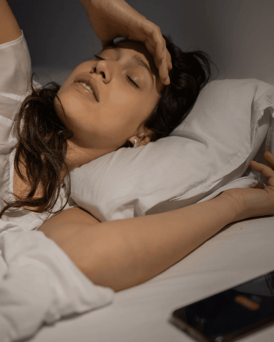 Vaak wakker worden ’s nachts: oorzaken, ademhaling en oplossingen - HRSTL+